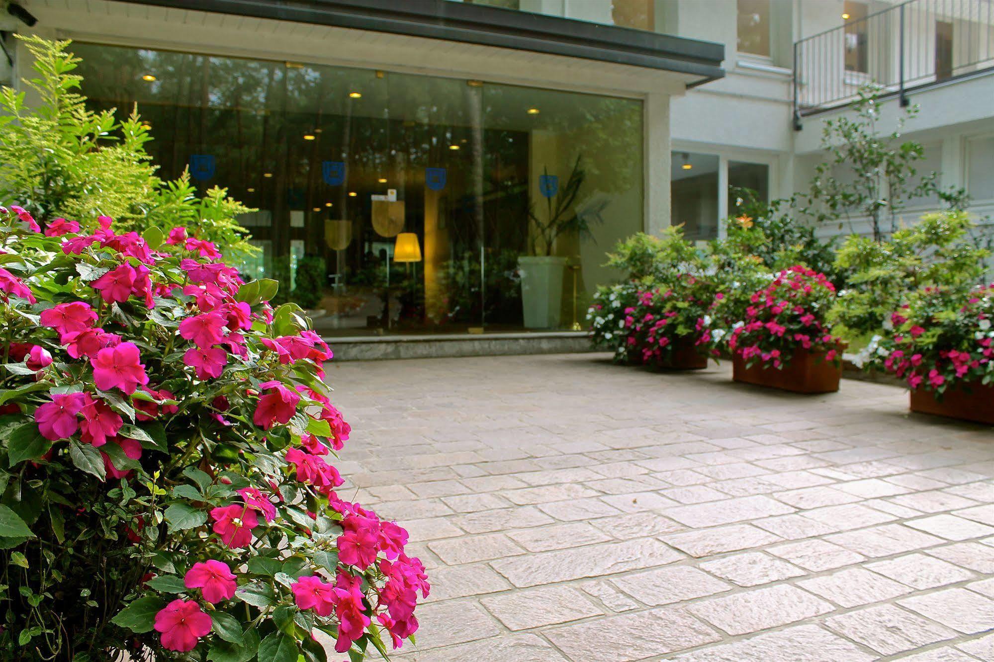 Golf Hotel La Pinetina Appiano Gentile Exterior foto
