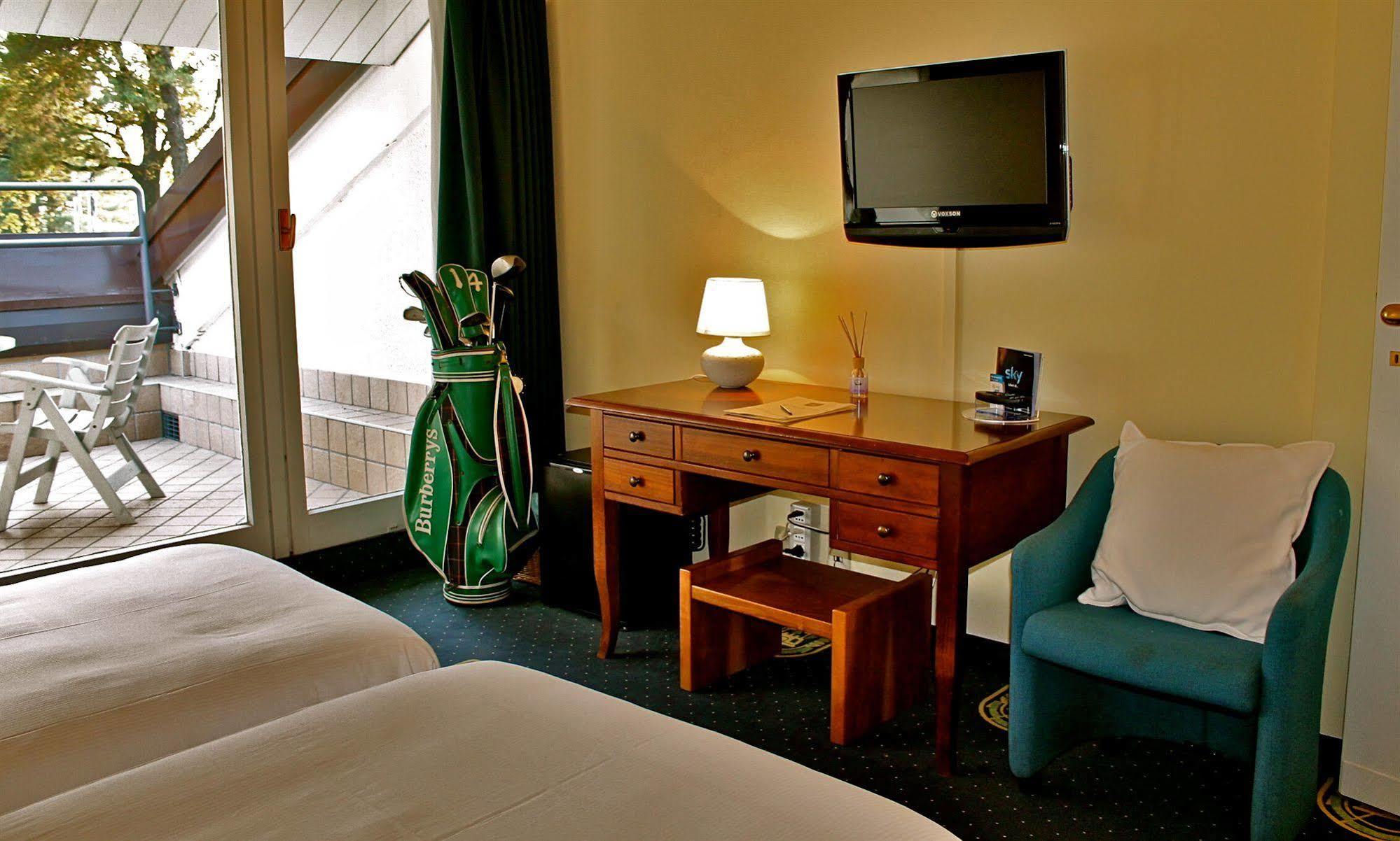 Golf Hotel La Pinetina Appiano Gentile Exterior foto